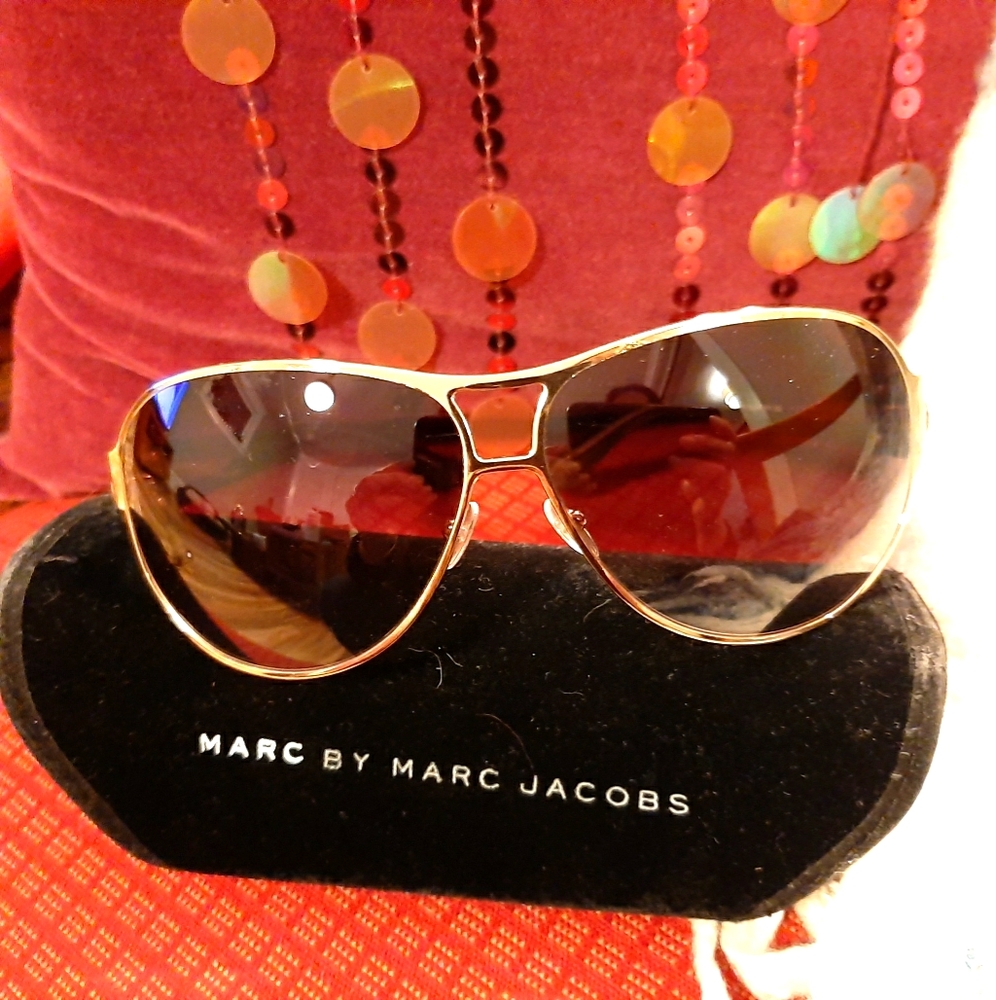 Marc Jacobs Gold Aviator Sunglasses with Brown Gradient Lenses